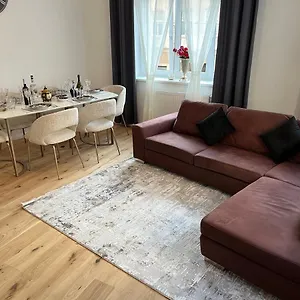 A&a Living - Best Location In !!! Appartamento