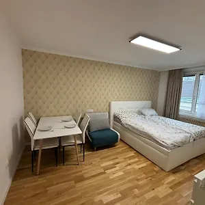 Exclusive Serviced Flat On Taborstrasse Appartamento
